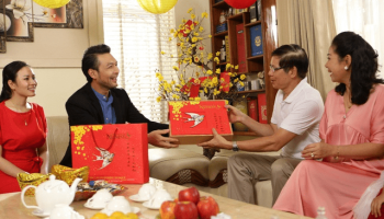 Quà tặng bố mẹ vợ