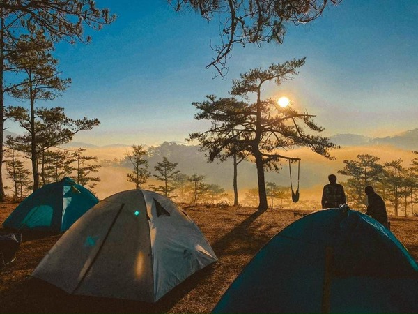 Kinh nghiệm chuẩn bị lều cắm trại, túi ngủ khi đi phượt (Kim Hương)