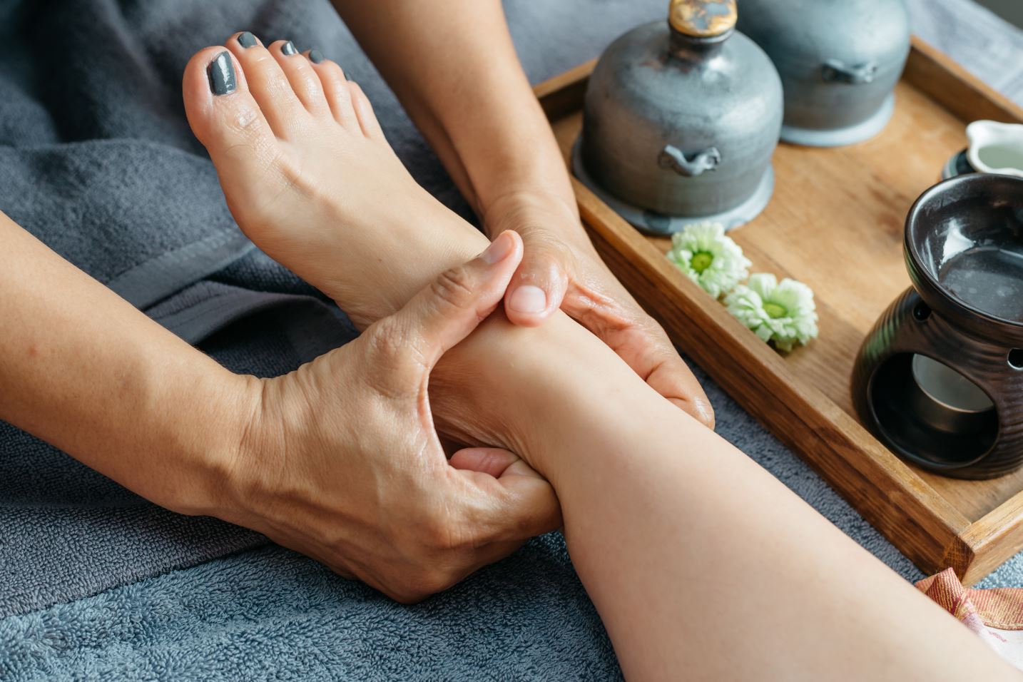 Các huyệt ở bàn chân và lợi ích của việc bấm huyệt bàn chân