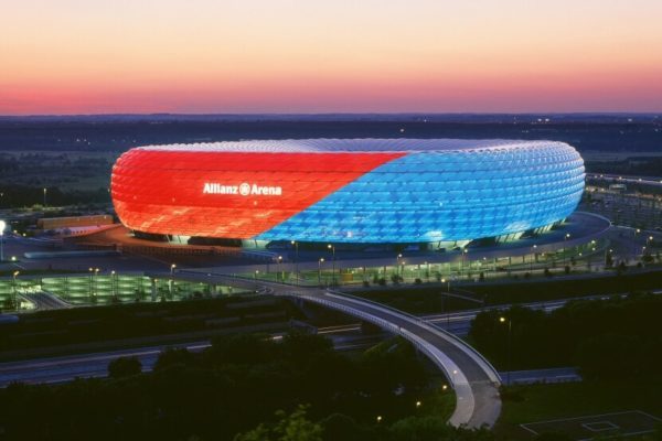 Sân vận động lớn nhất châu Âu - Allianz Arena