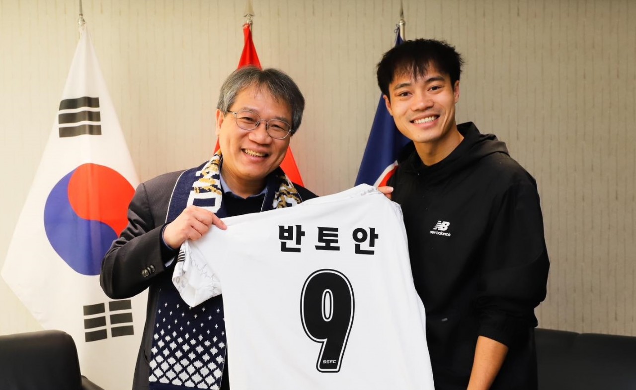 K-League 2 2023: Đồng đội CLB Seoul E-Land chấn thương, Văn Toàn có thể