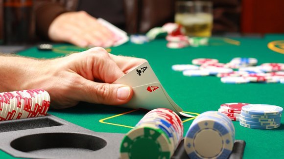 Cơ chế nghiện đánh bạc: Những điều cần biết | Vinmec